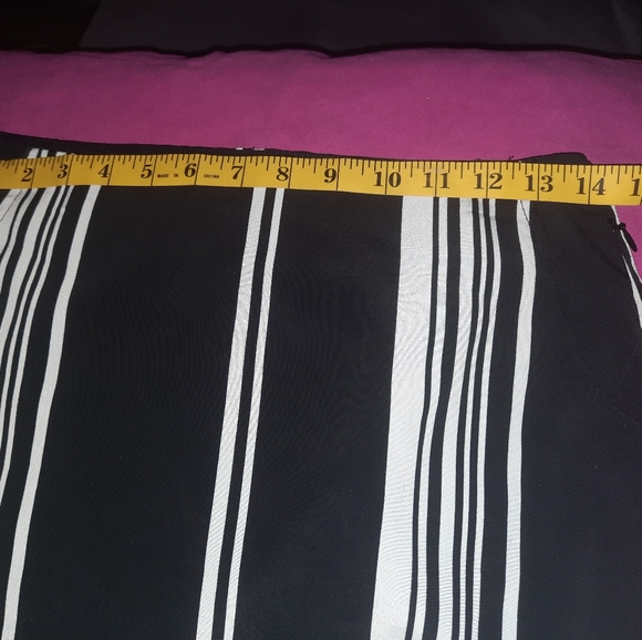 The Limited Skirt XS - Picture 4 of 7